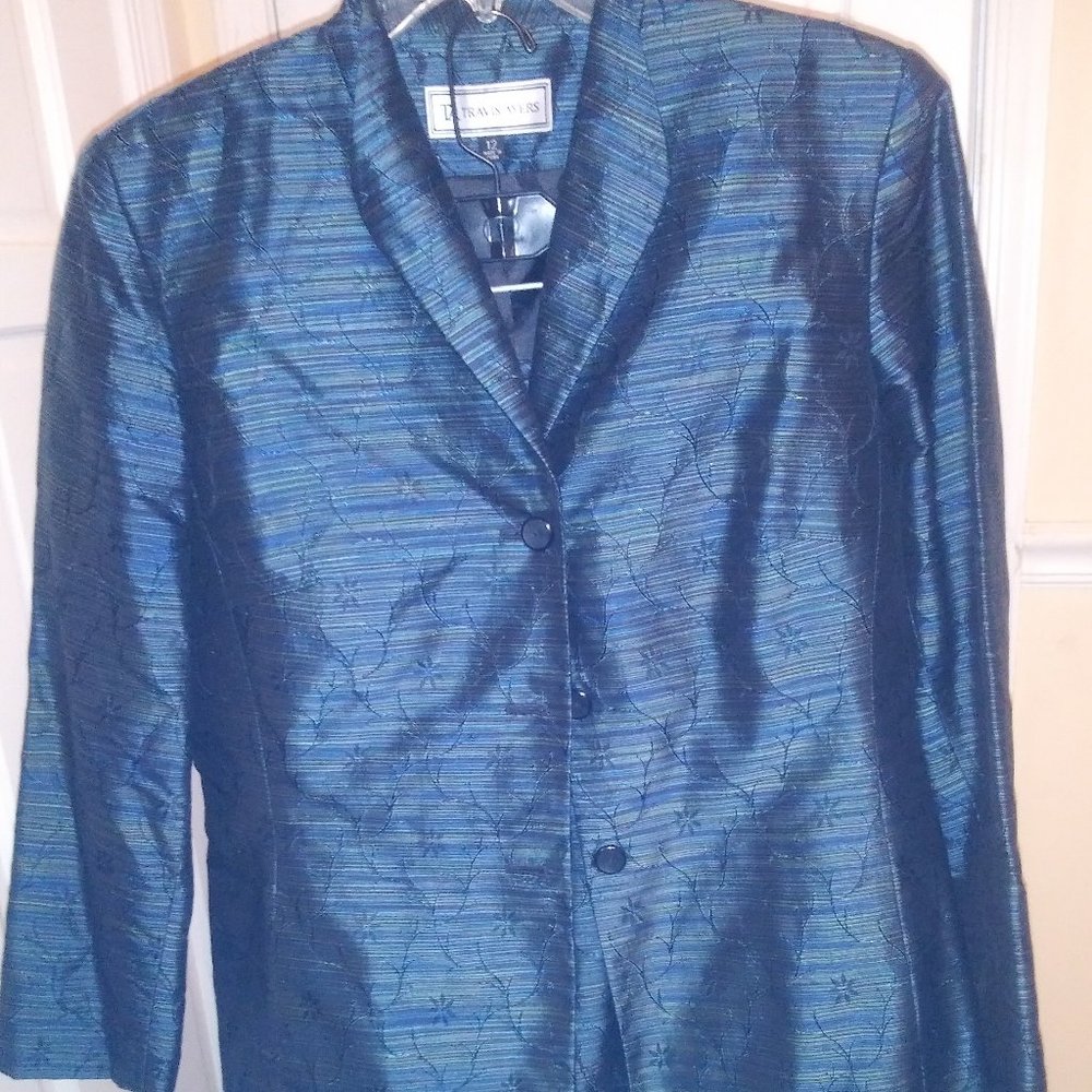 Skirt suit